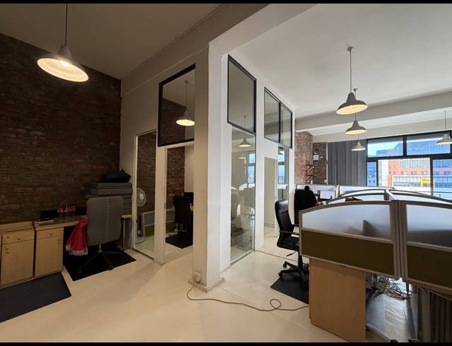 186M² BUILDING TO LET IN WOODSTOCK